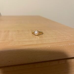 Elegant Gold Pearl Ring